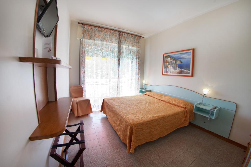 Hotel Capo Circeo Centro Benessere & Padel Сан-Феличе-Чирчео Экстерьер фото