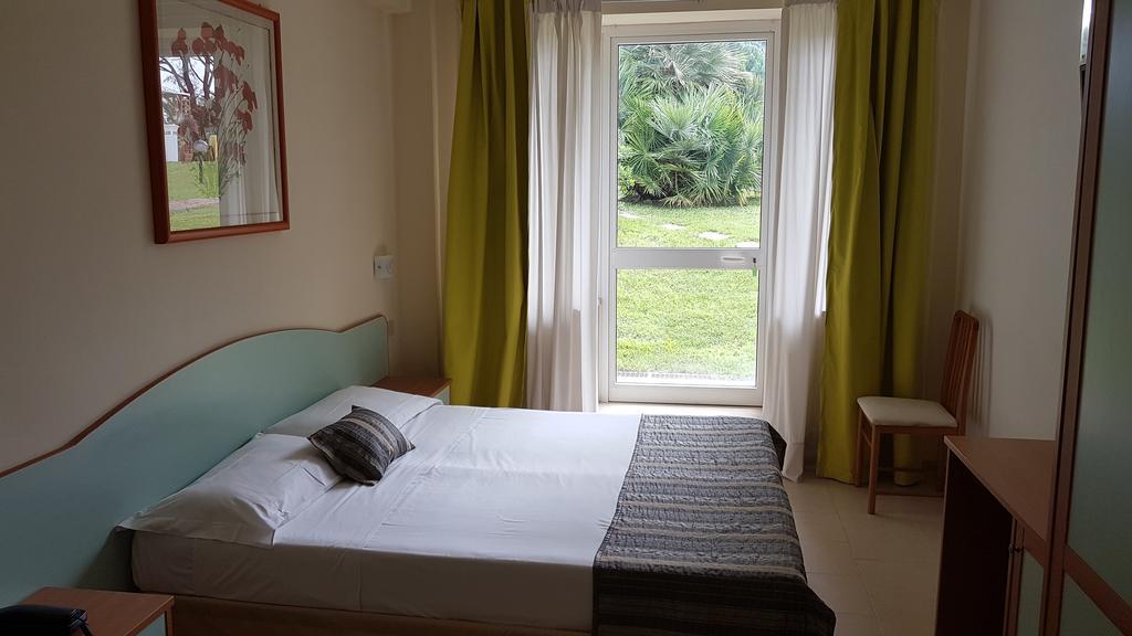 Hotel Capo Circeo Centro Benessere & Padel Сан-Феличе-Чирчео Экстерьер фото