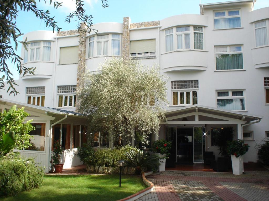 Hotel Capo Circeo Centro Benessere & Padel Сан-Феличе-Чирчео Экстерьер фото